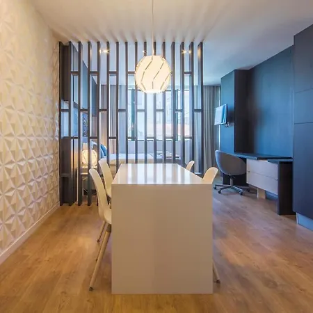 New!! Galé 408 Center